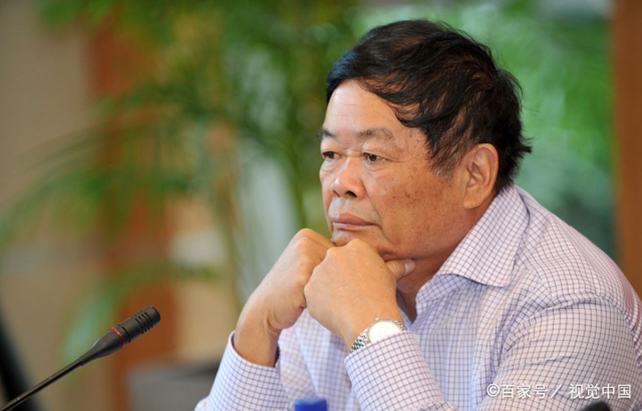 2016年,王石和曹德旺一起到福州黄檗寺参观,当时黄檗寺破败不堪,王石